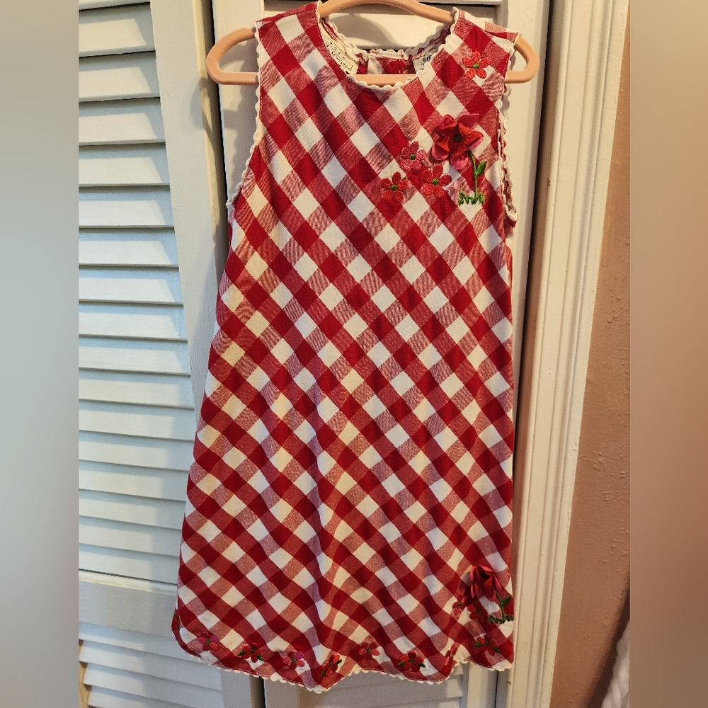 Gingham picnic dress with flower details. Size 6, Basic Editions